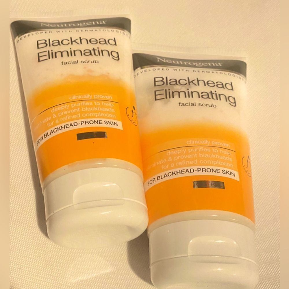 🛍️Neutrogena Black head Eliminating Daily facial Scrub 4.2OZ Set Of 2💥